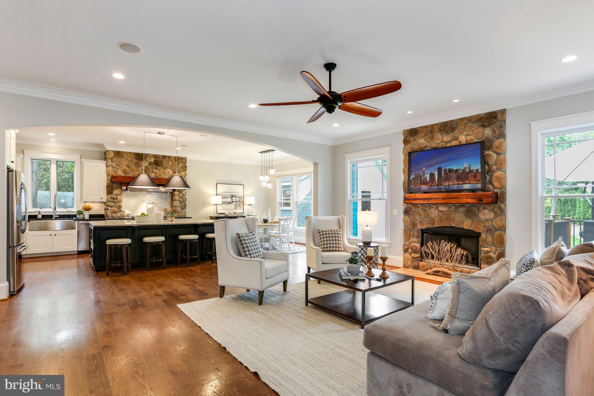 CRESCENT HILLS - Residential