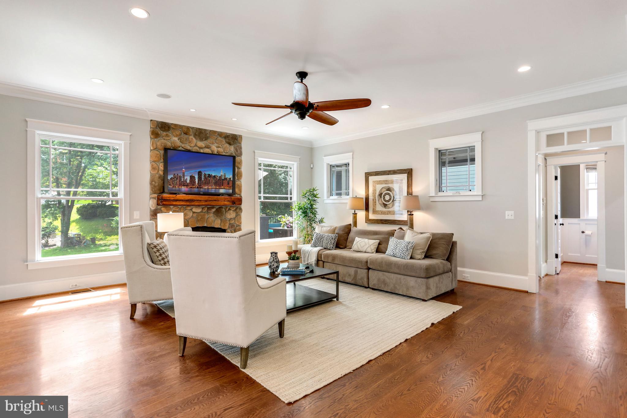 CRESCENT HILLS - Residential