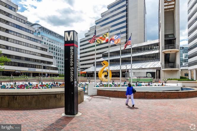 THE KENWOOD - Residential Lease