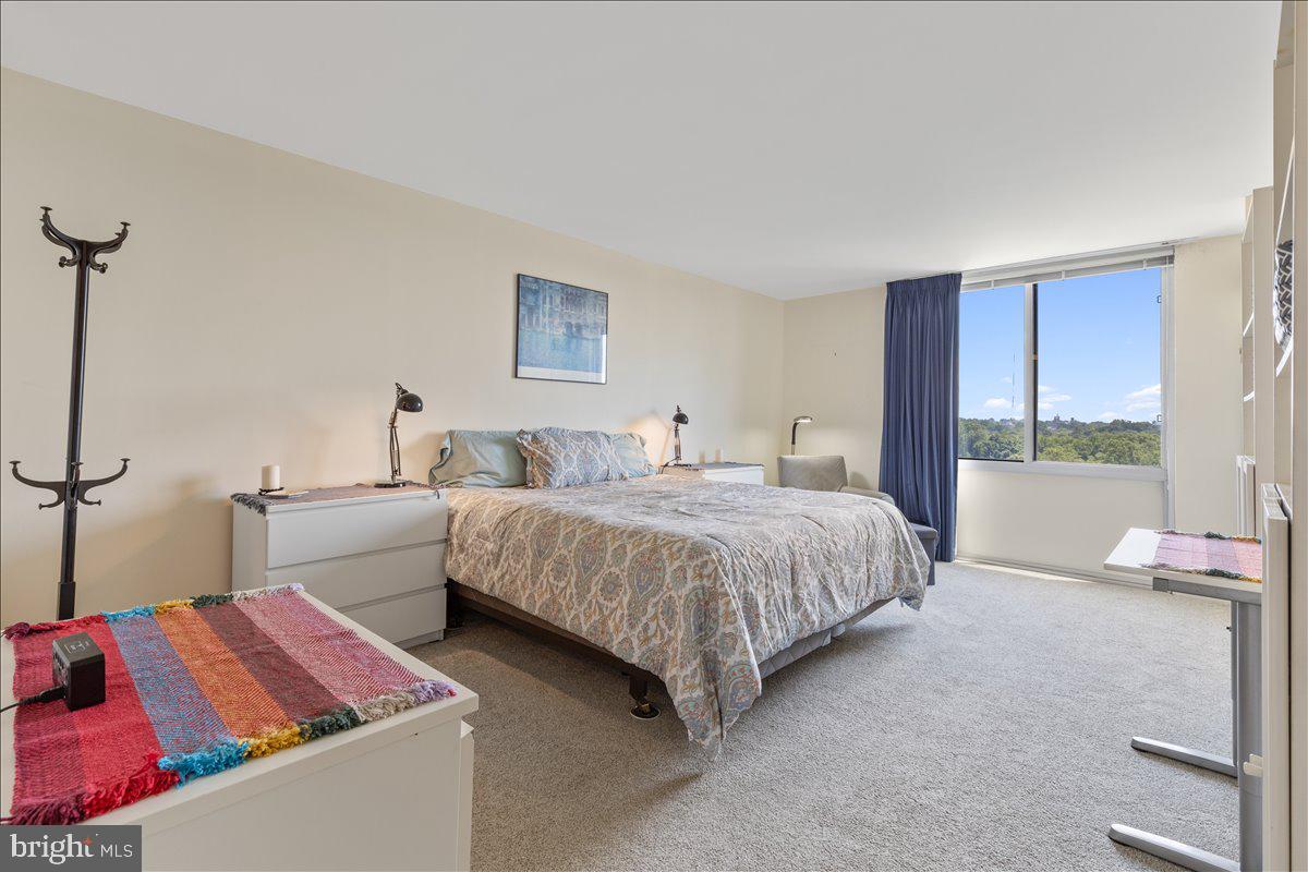 THE KENWOOD - Residential Lease