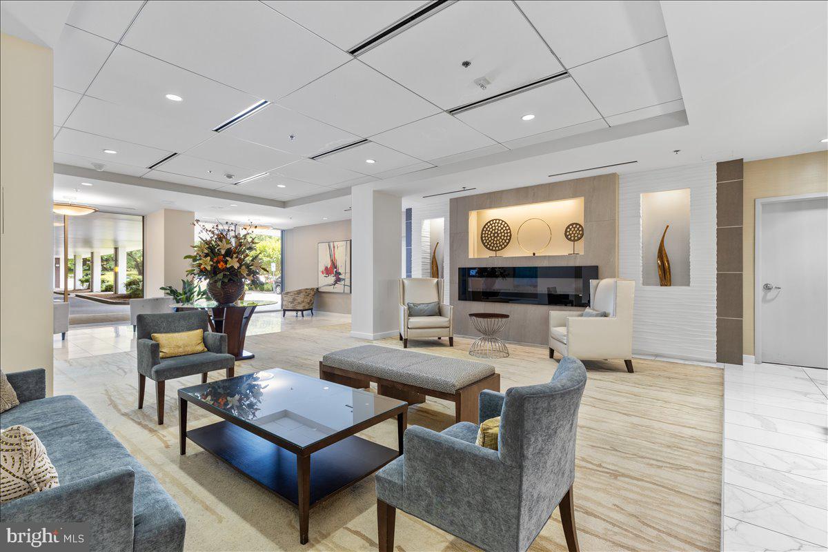 THE KENWOOD - Residential Lease