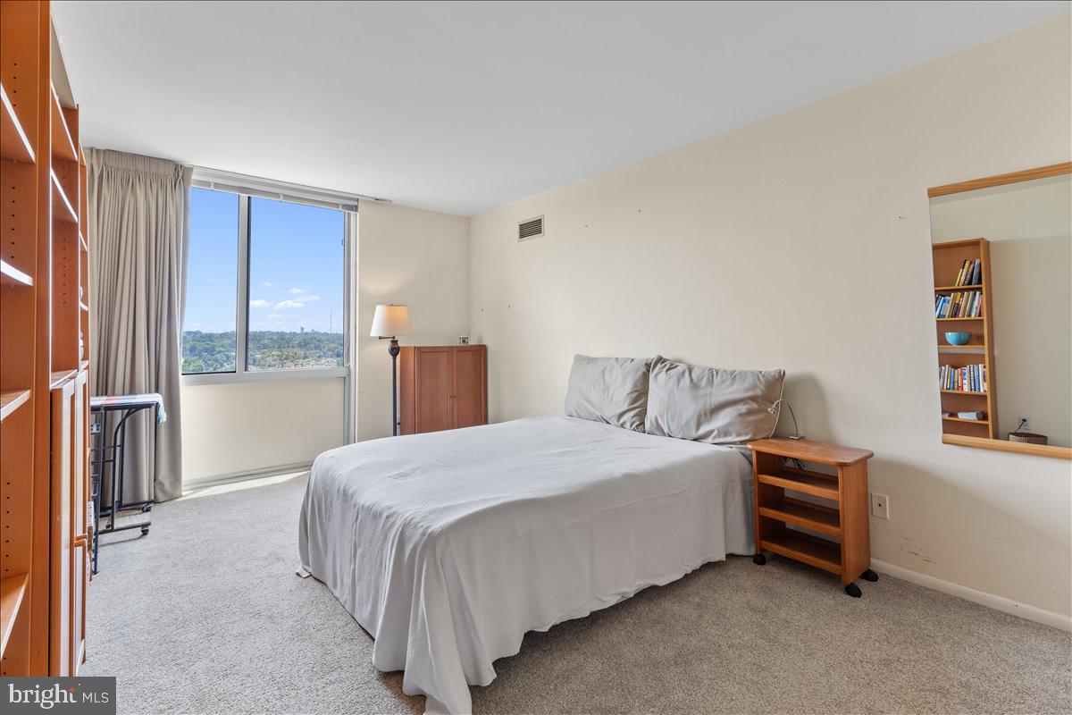 THE KENWOOD - Residential Lease