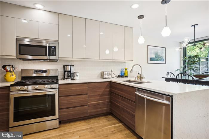 RESTON - Residential