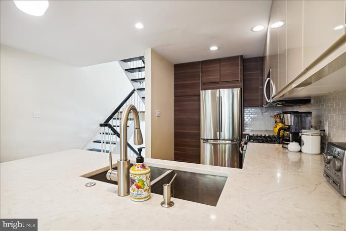 RESTON - Residential