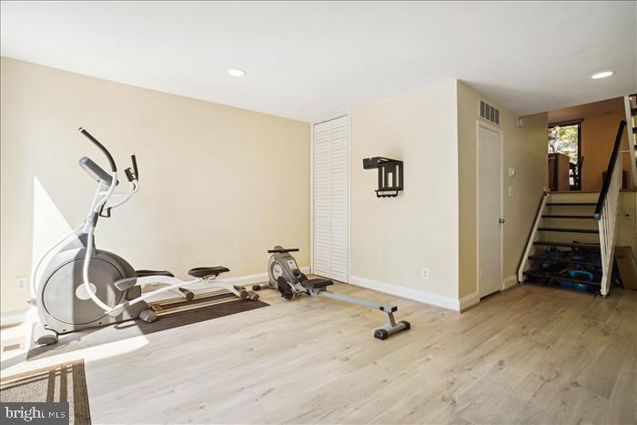 RESTON - Residential