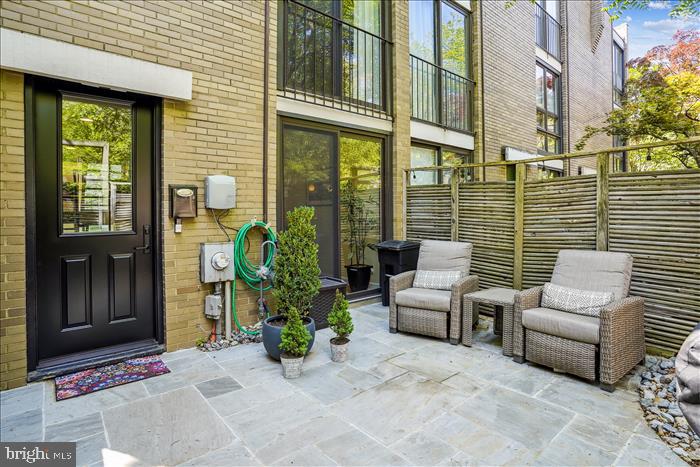 RESTON - Residential