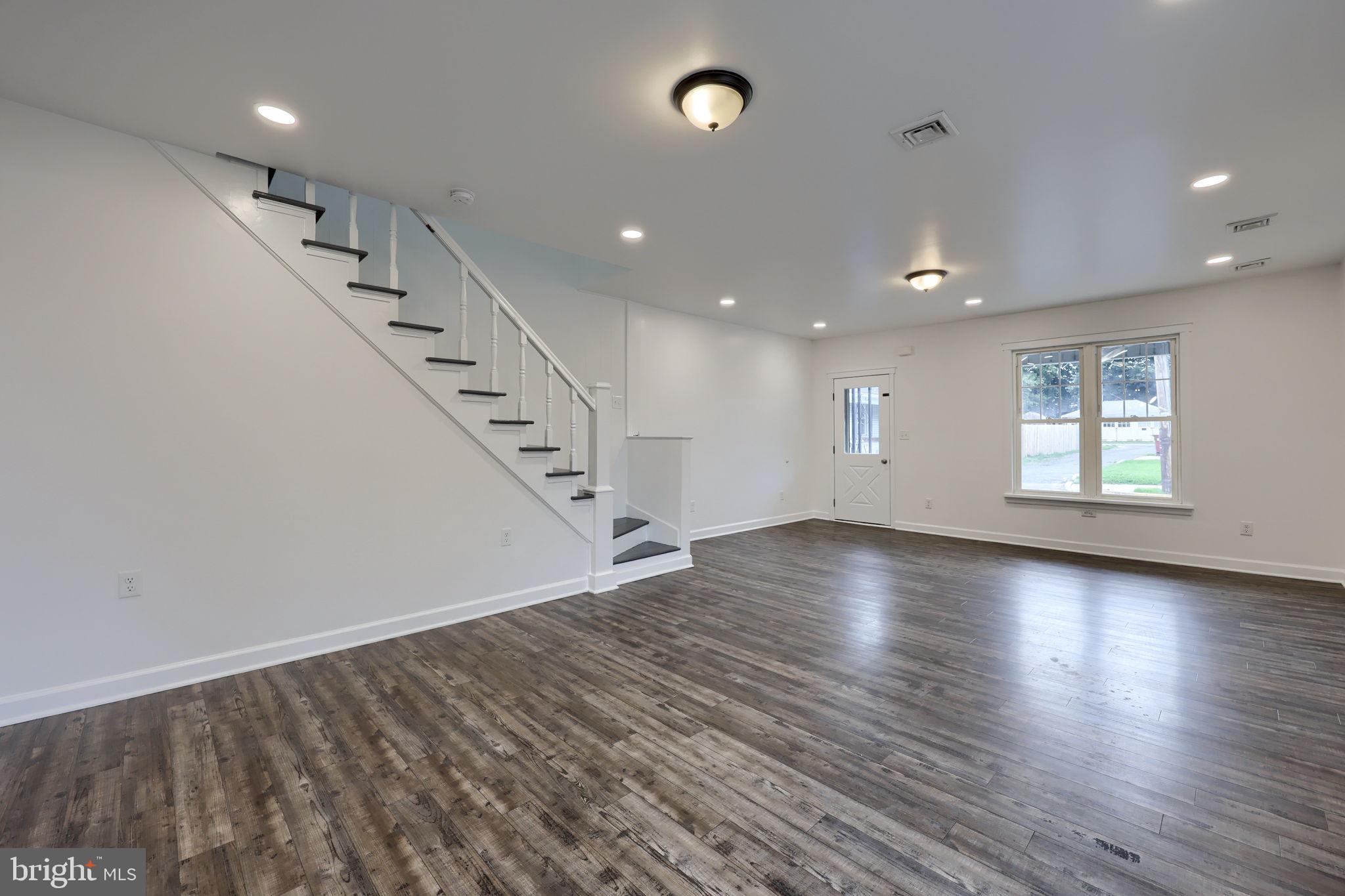 18 E MAPLE AVENUE