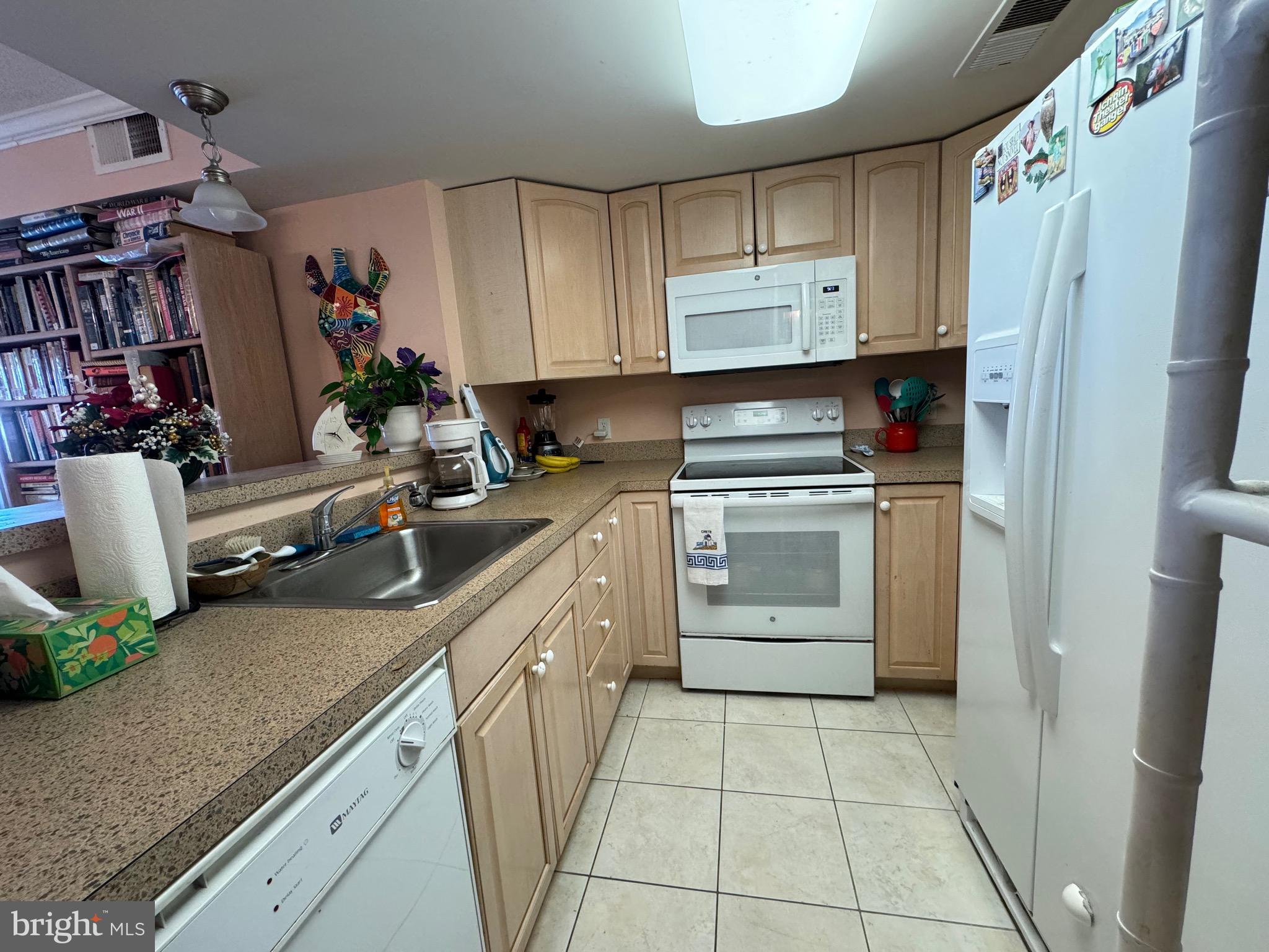 HORIZON ON THE BAY CONDO - Residential