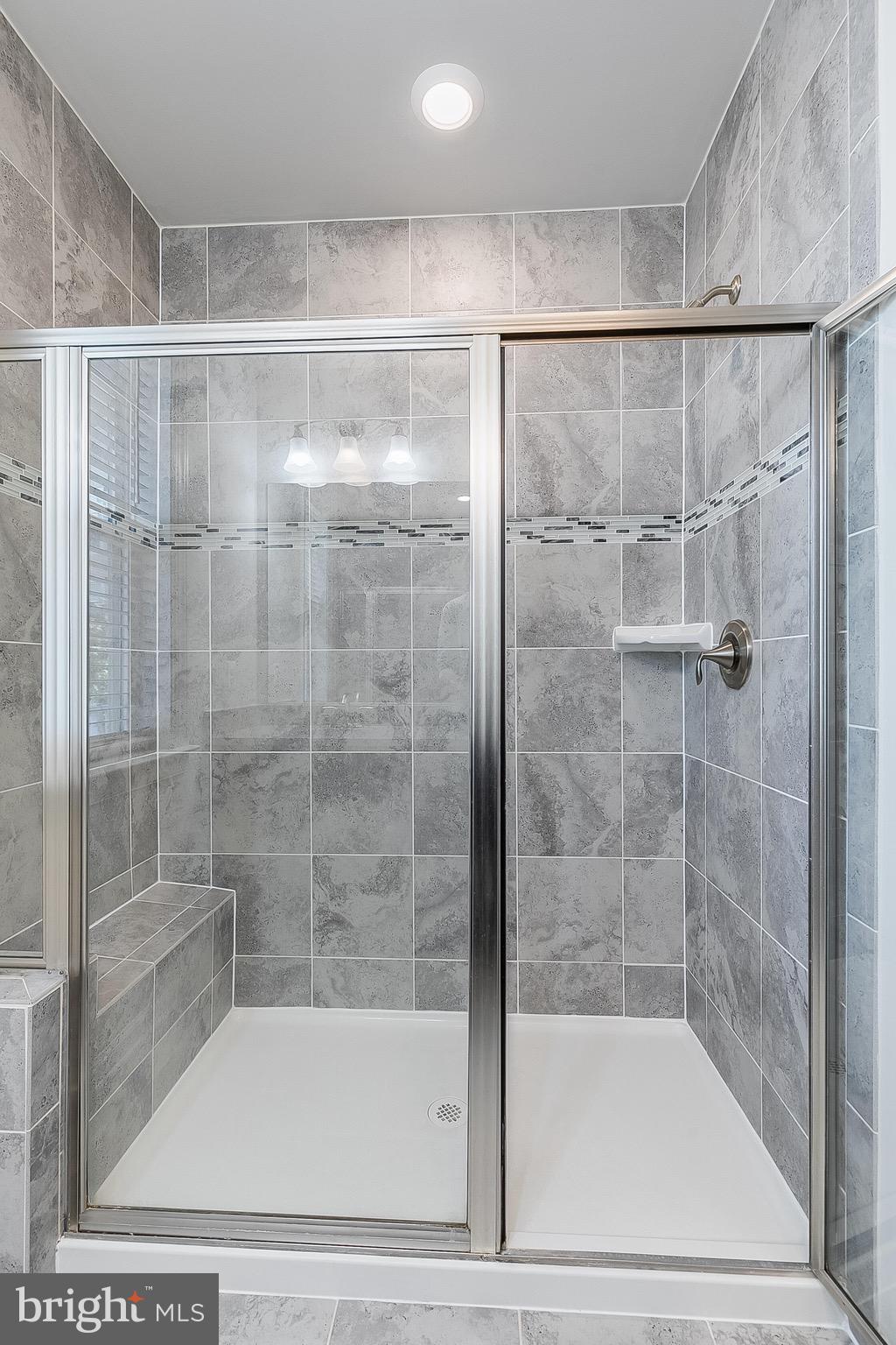 KINCORA - Residential Lease