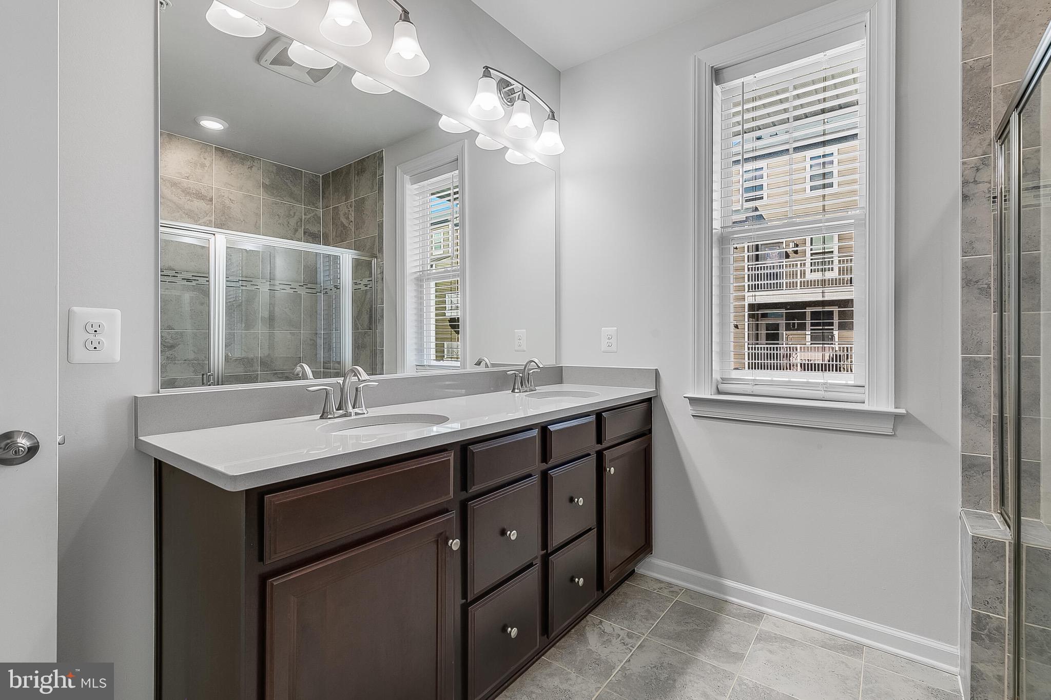 KINCORA - Residential Lease