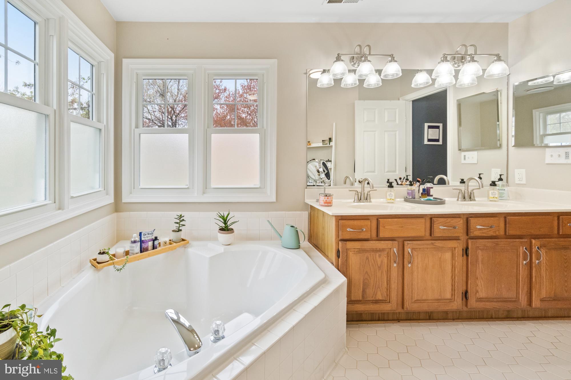 ELIZABETH'S DELIGHT - Residential