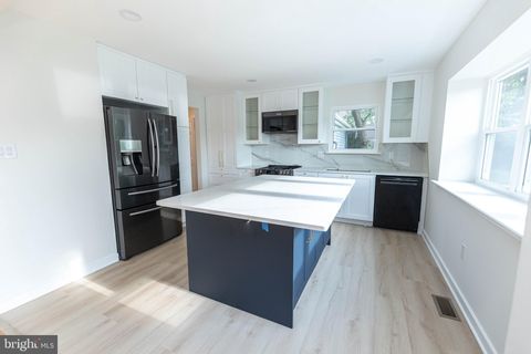 209 HENFIELD AVENUE CHERRY HILL NJ 08003