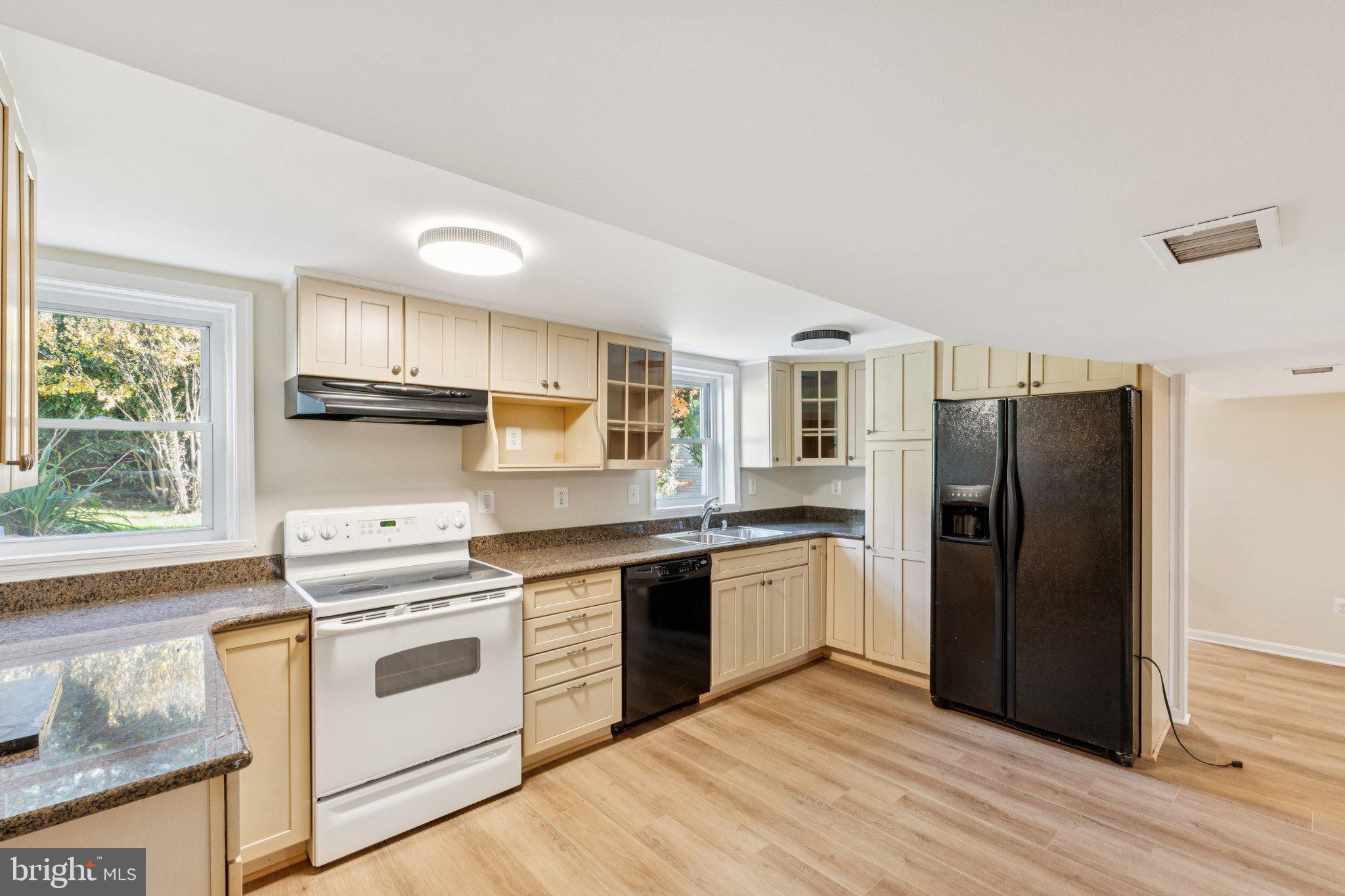 GLEN MAR PARK - Residential Lease