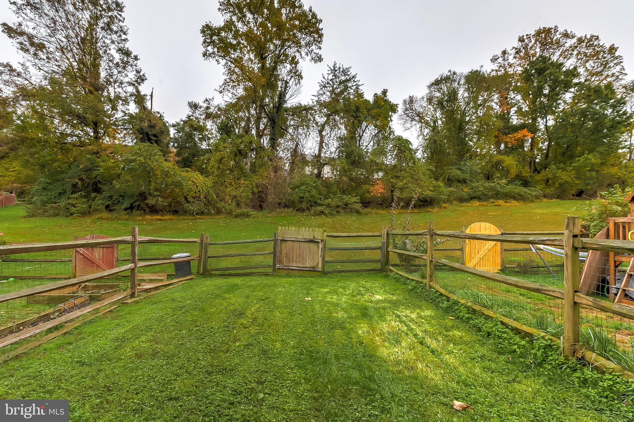 CONSTANT FRIENDSHIP - Residential