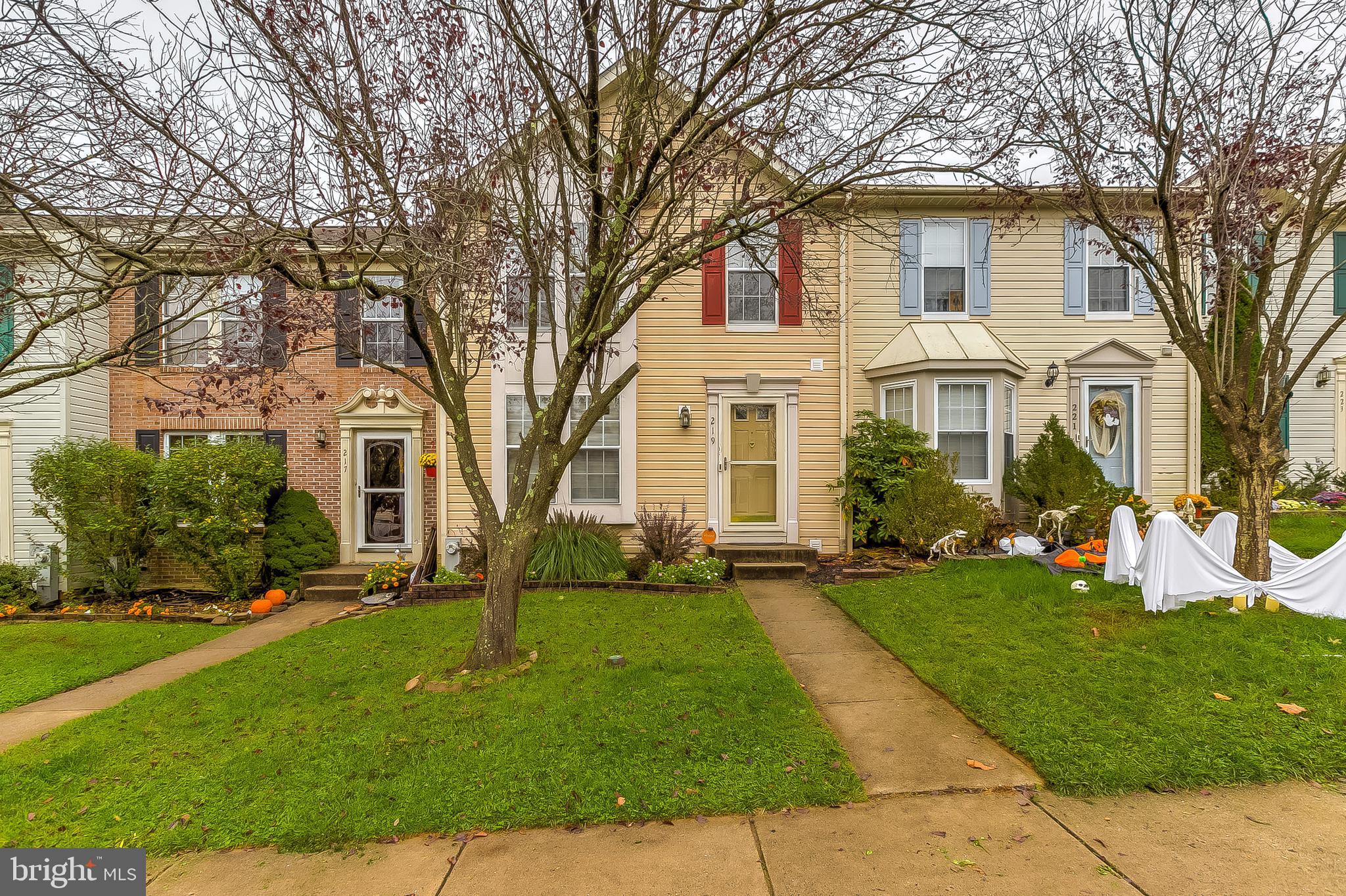 CONSTANT FRIENDSHIP - Residential