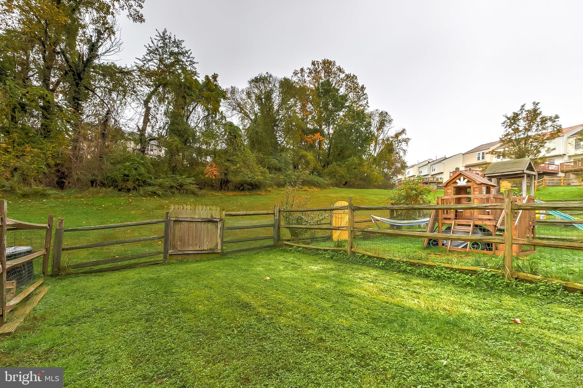 CONSTANT FRIENDSHIP - Residential