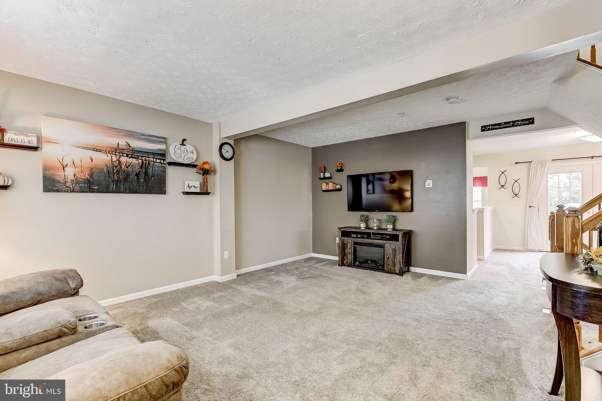 CONSTANT FRIENDSHIP - Residential