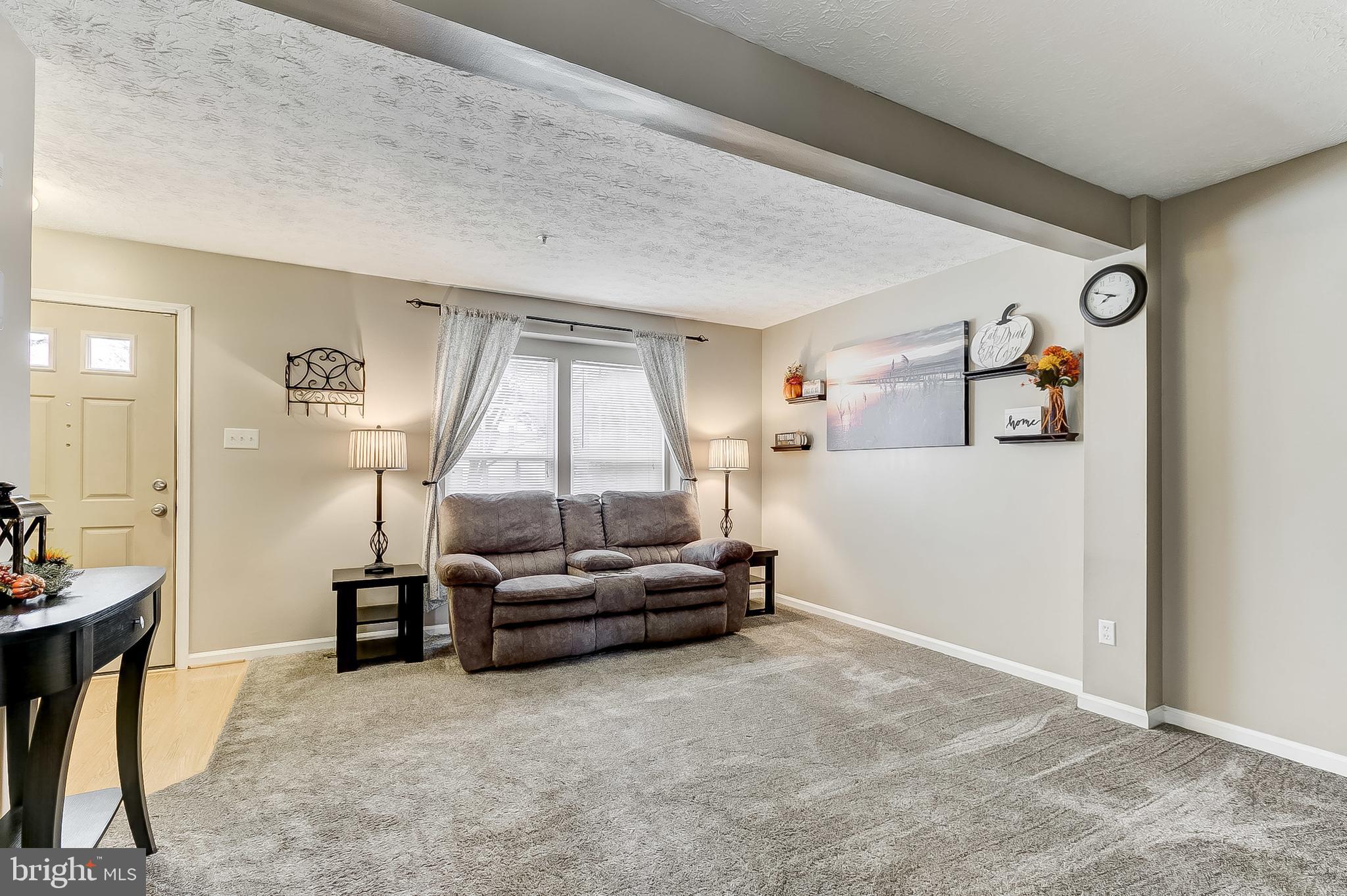 CONSTANT FRIENDSHIP - Residential