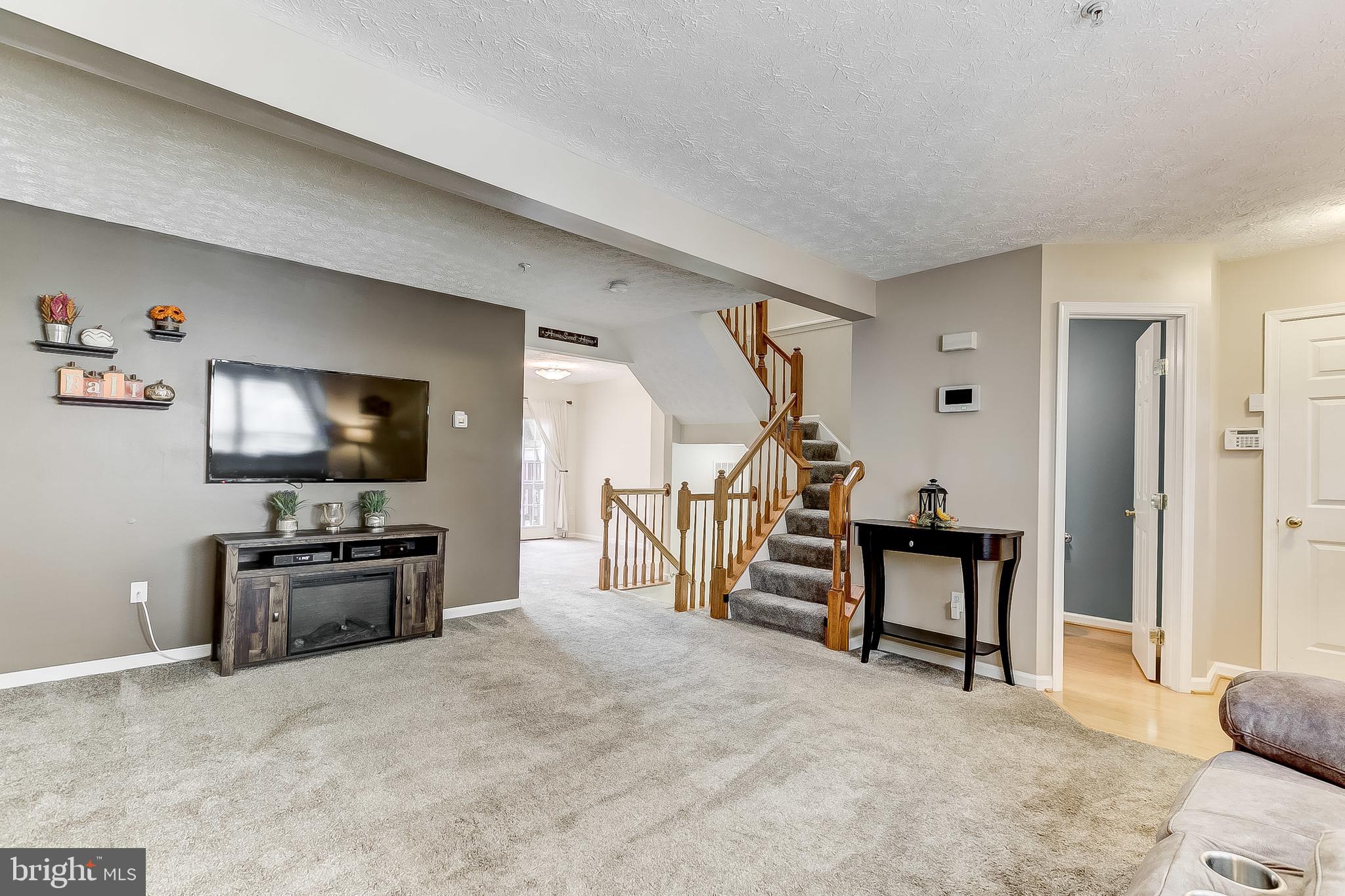 CONSTANT FRIENDSHIP - Residential