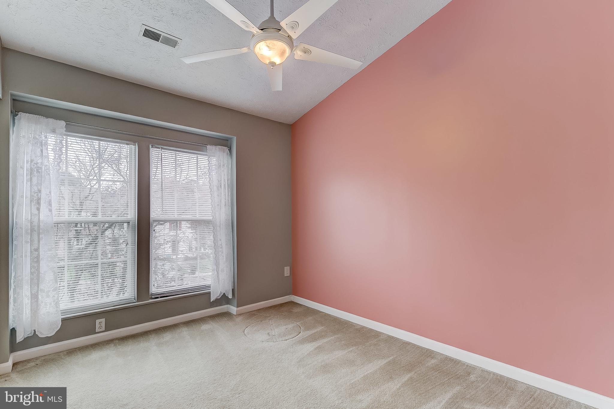 CONSTANT FRIENDSHIP - Residential