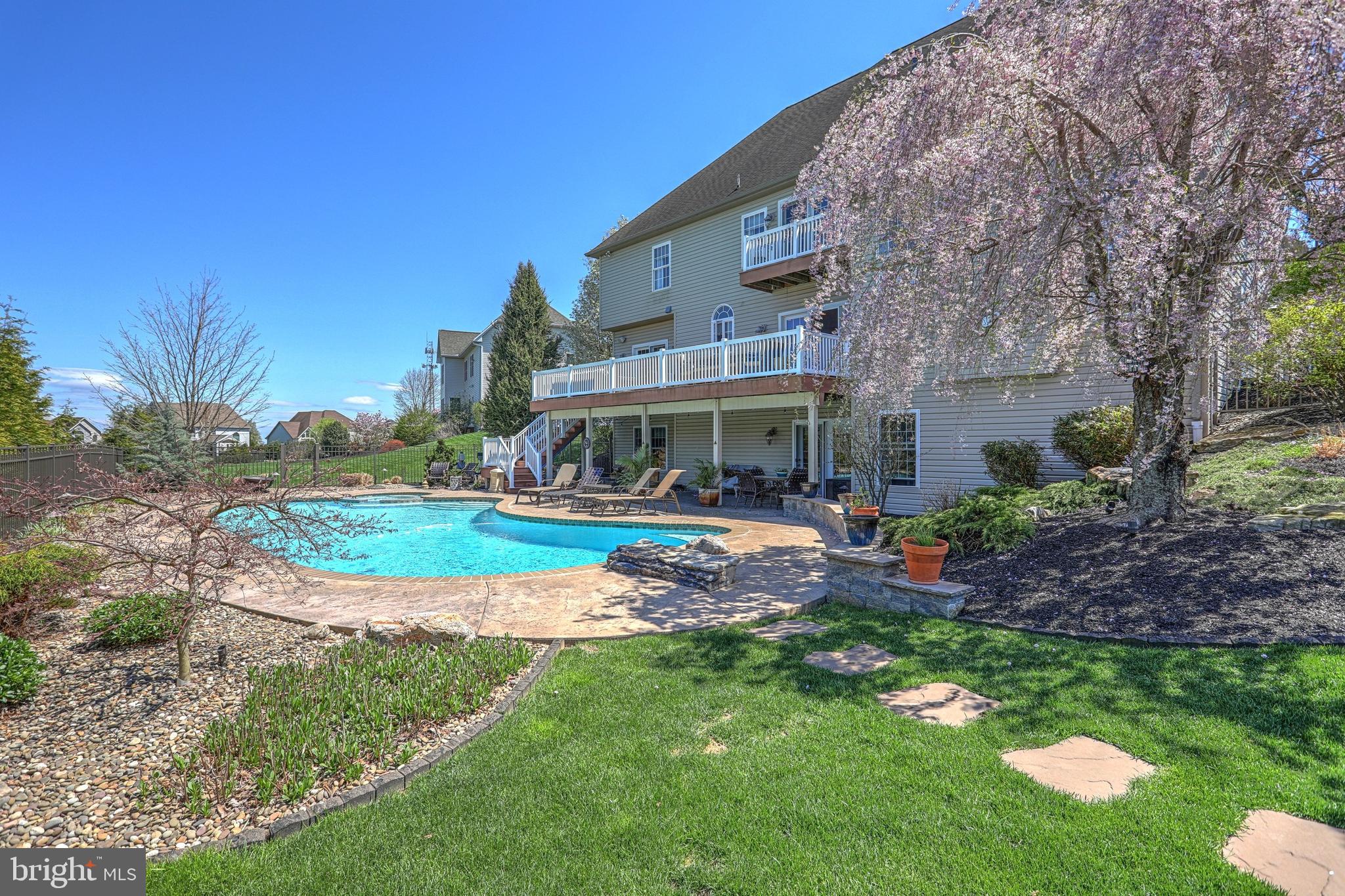 HAMPDEN SUMMIT - Residential