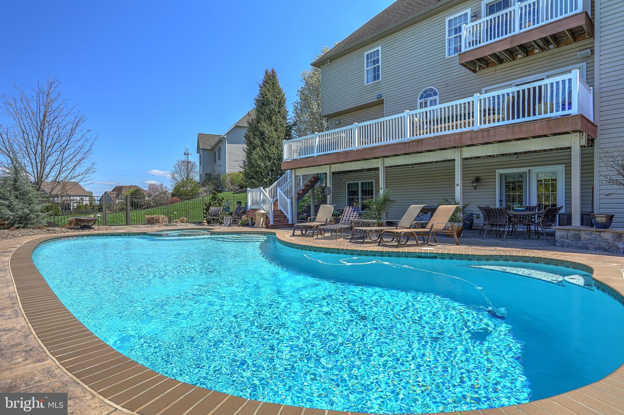 HAMPDEN SUMMIT - Residential