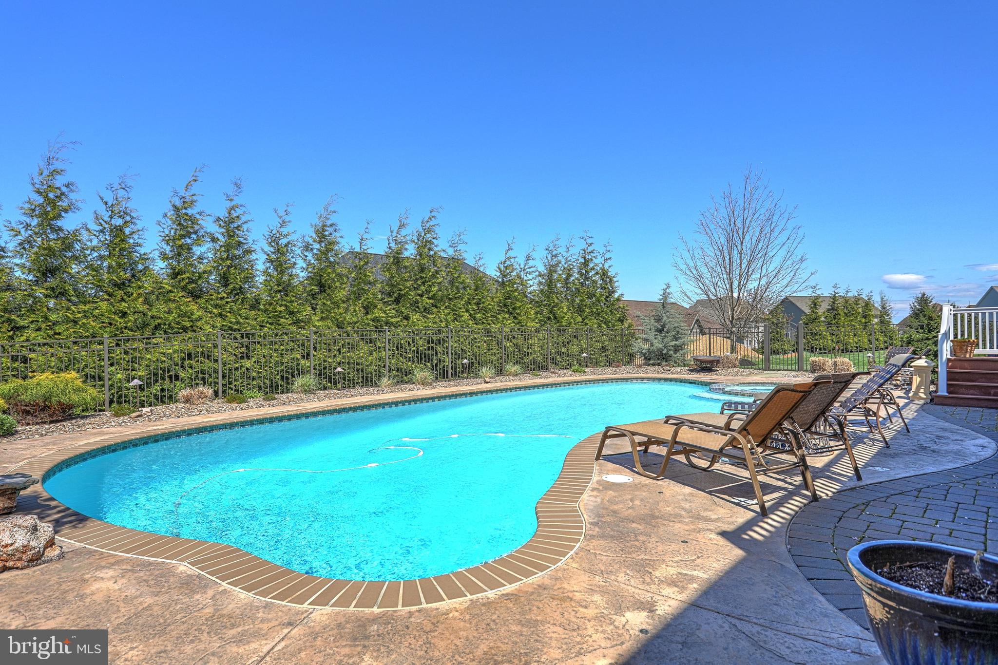 HAMPDEN SUMMIT - Residential