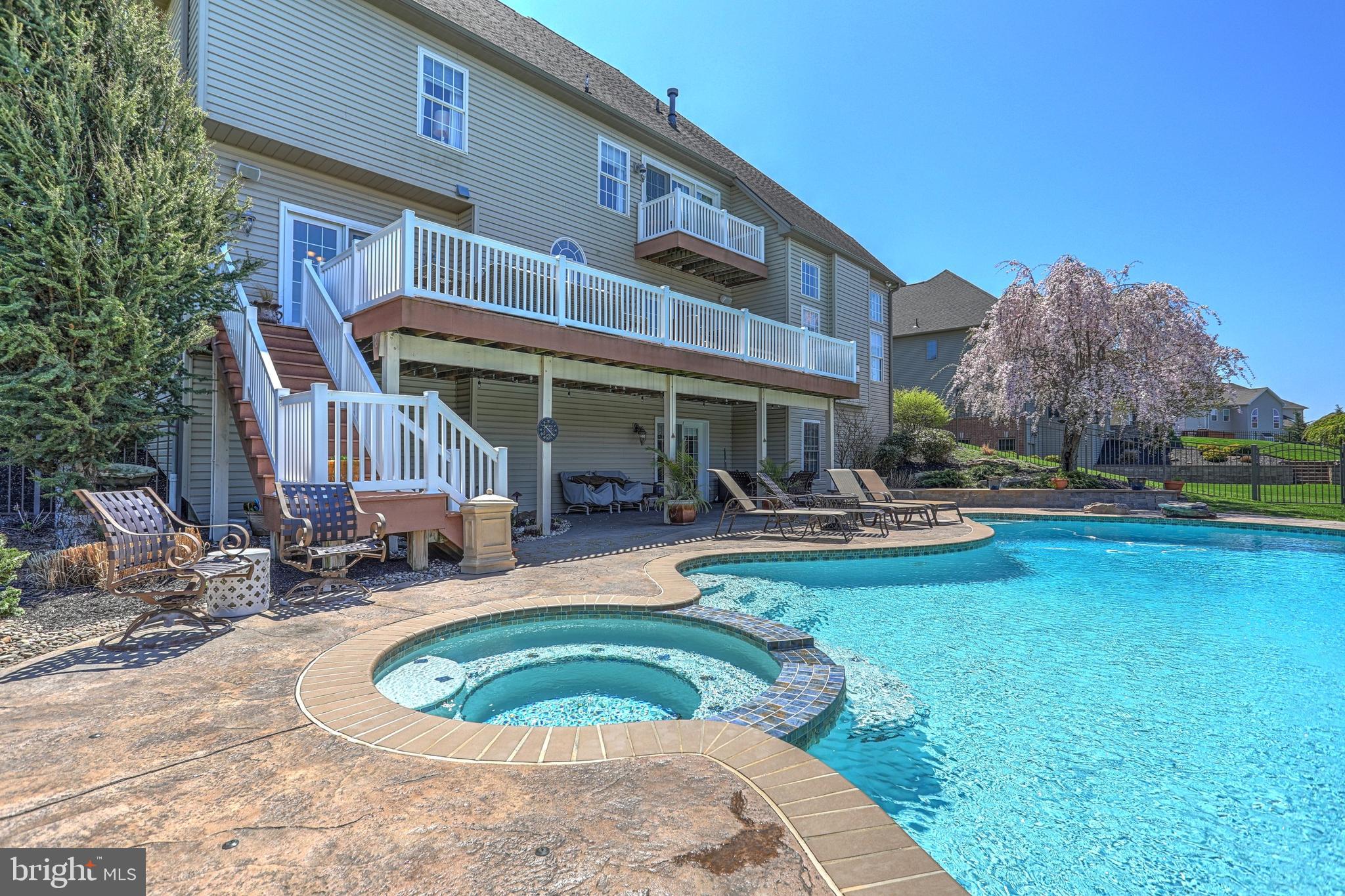 HAMPDEN SUMMIT - Residential