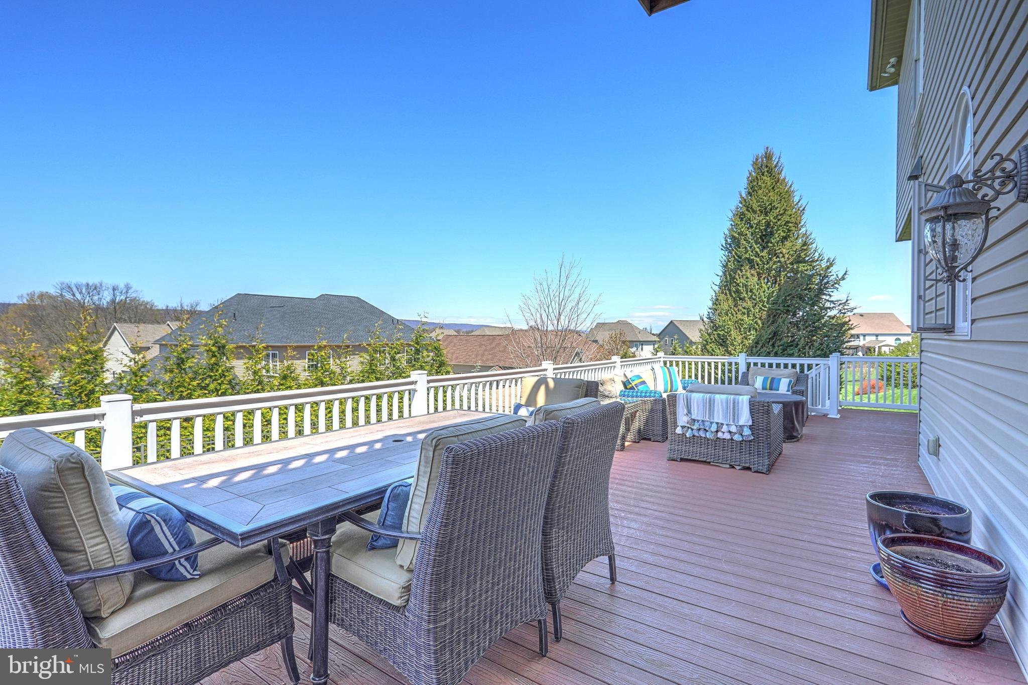 HAMPDEN SUMMIT - Residential