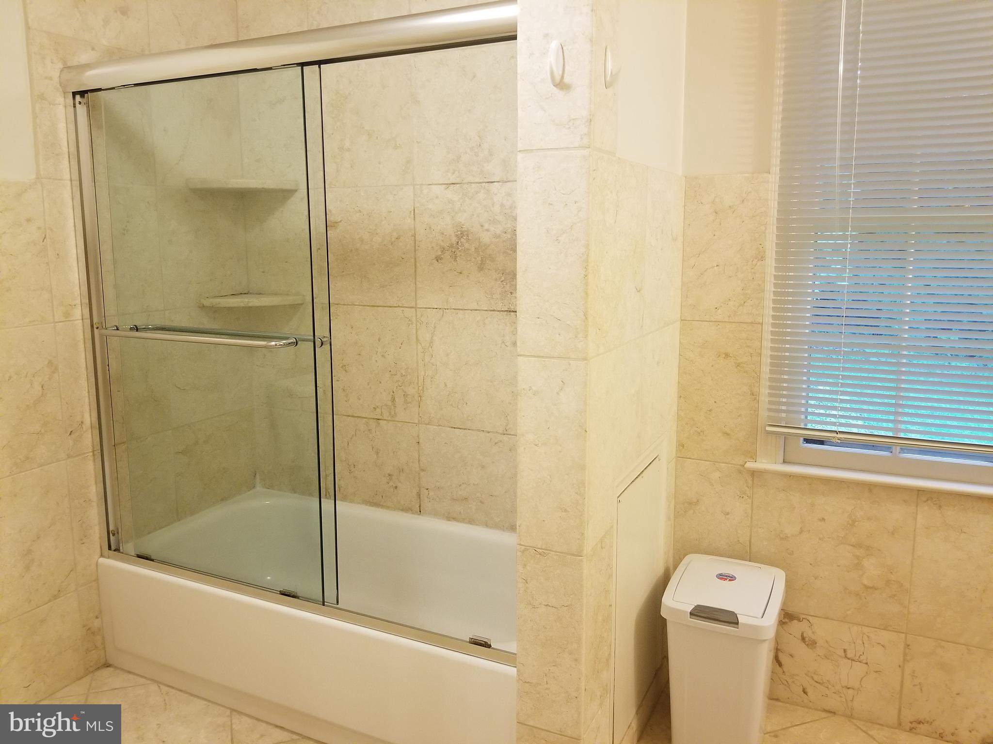 STRATTON COMMONS - Residential Lease