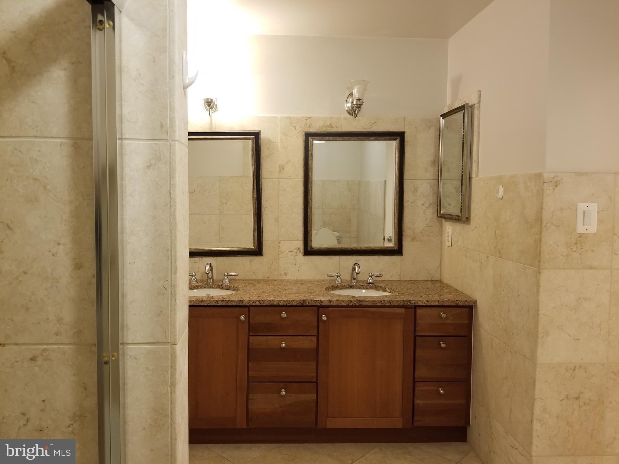 STRATTON COMMONS - Residential Lease