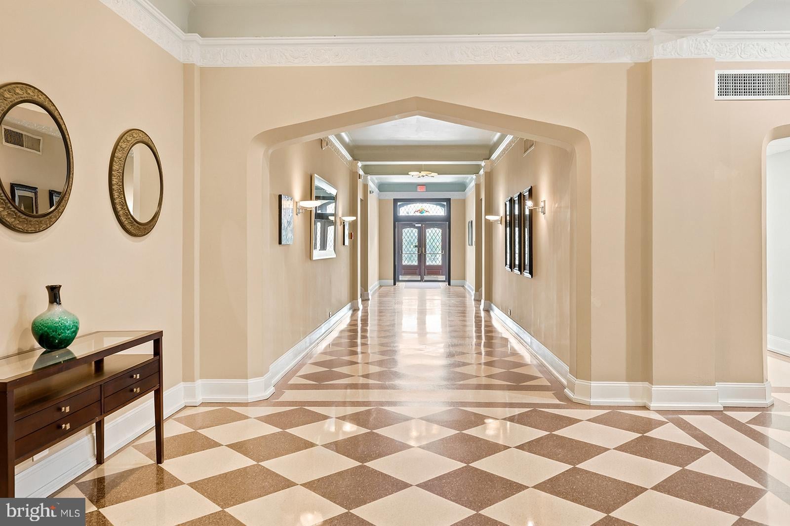 1525 N FRONT STREET APT 404