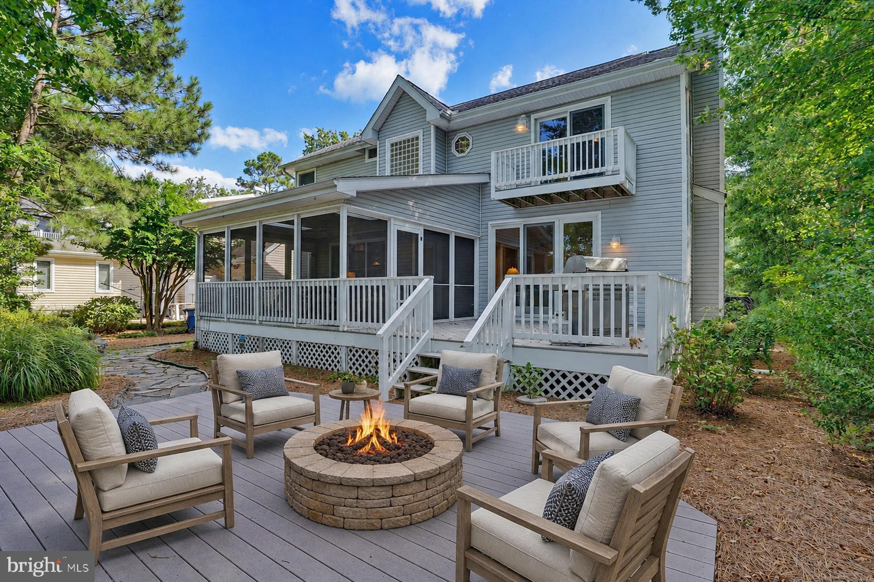 409 BEACHWOOD LANE