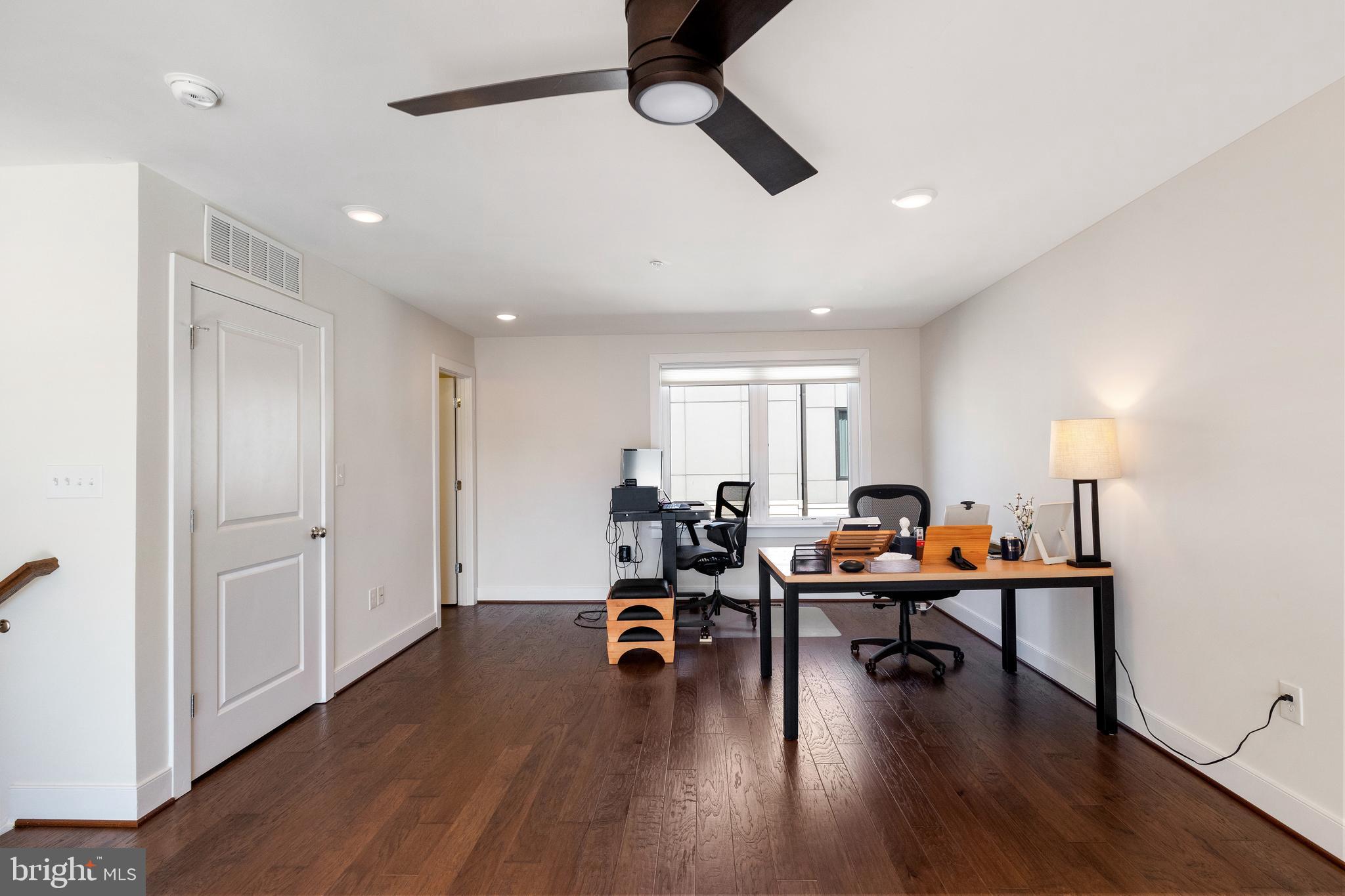 CAMERON PARK - Residential