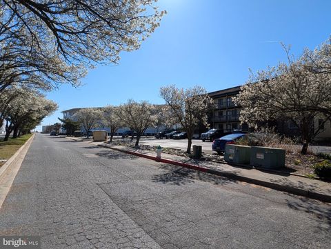 Condo For Sale - 411 146th Street #122<br/> OCEAN CITY, MD 21842