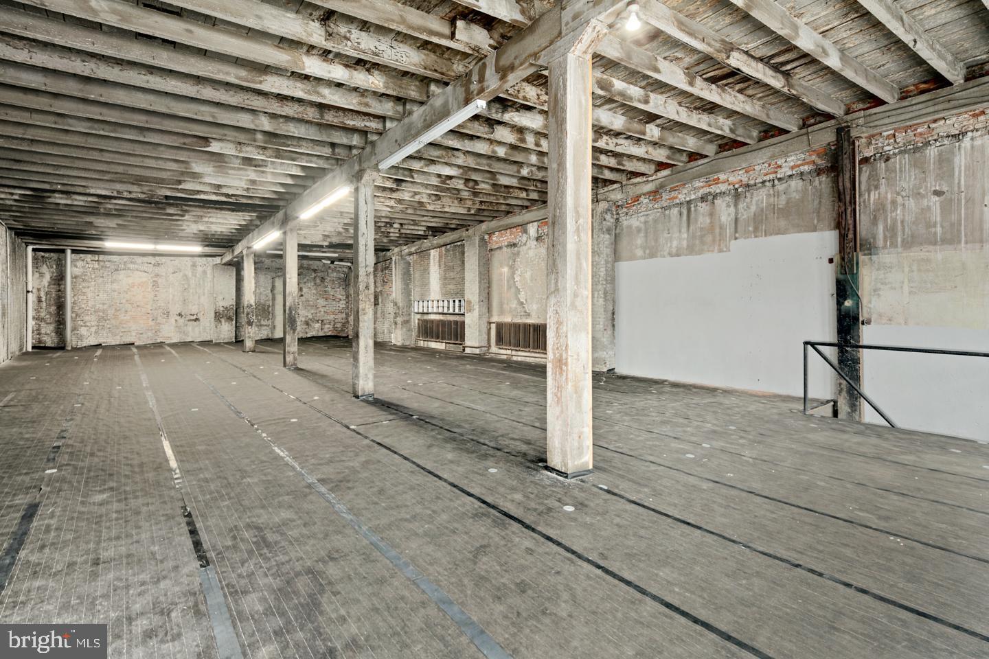 PASSYUNK SQUARE - Commercial Sale