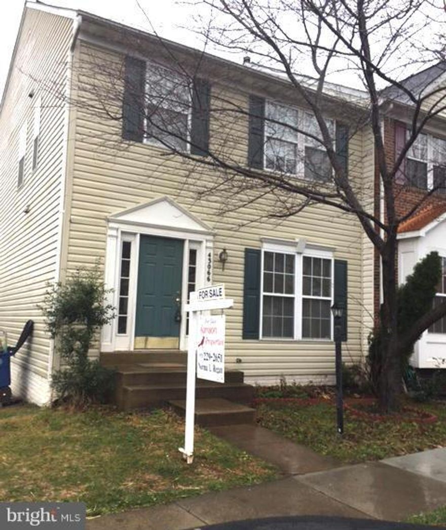 BEAUTIFUL END UNIT WITH MANY UPGRADES, NEW KITCHEN WITH ISLAND, DOUBLE OVEN STONEWASHED CABINETS... SUNROOM OF THE KITCHEN,AND A BEAUTIFUL DECK FOR MANY ENJOYMENTS. MASTER BEDROOM WITH A BATH & SEP. SHOWER.. FULLY FINISHED WALK OUT BASEMENT WITH REC ROOM AND A DEN,COULD BE USED AS AN OFFICE/BEDROOM.  Cardinal Title for closing=free 2/10 home warranty