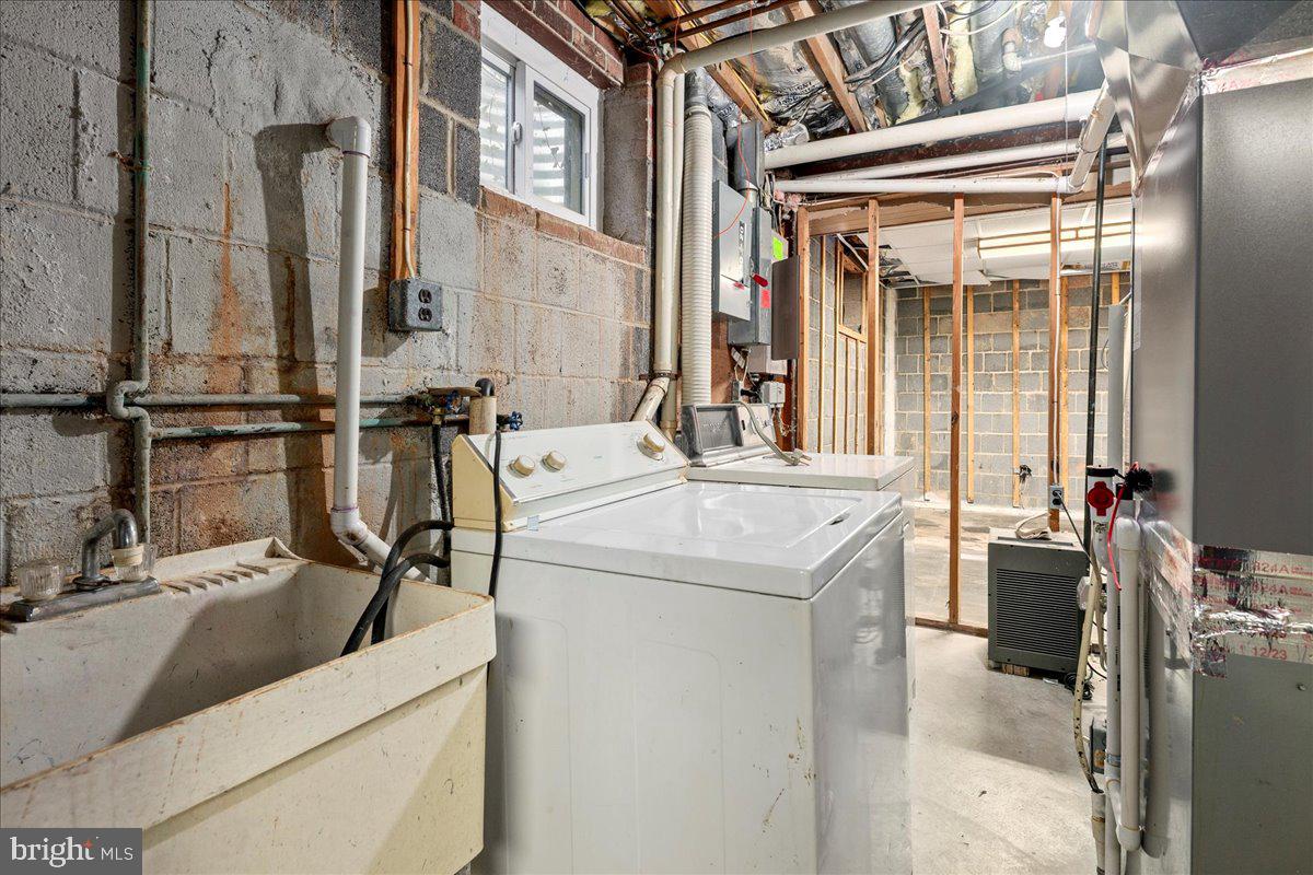 OVER LEE KNOLLS - Residential