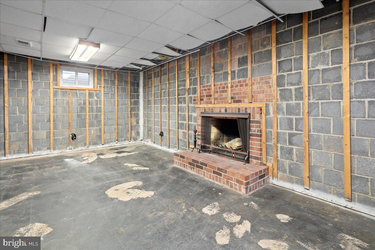 OVER LEE KNOLLS - Residential