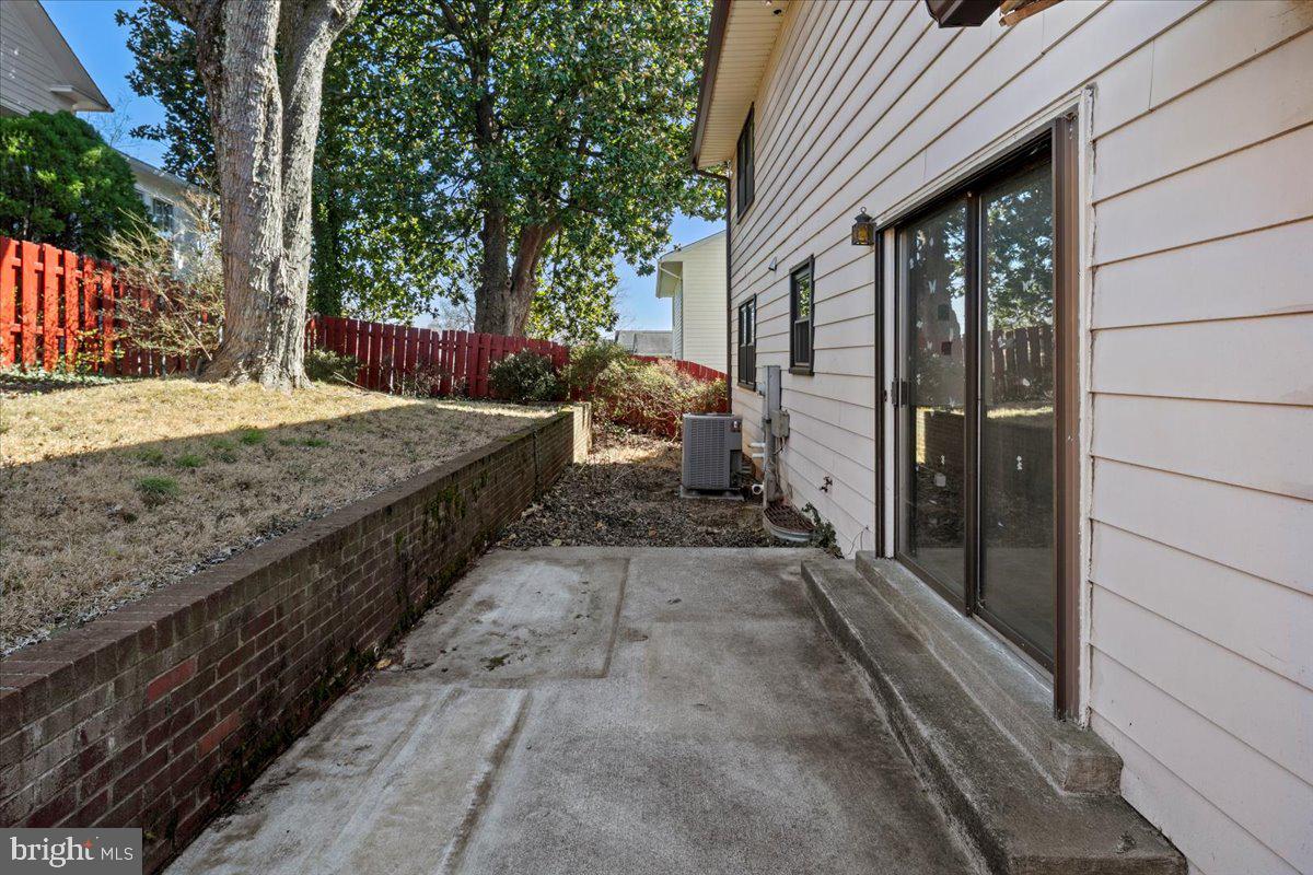 OVER LEE KNOLLS - Residential