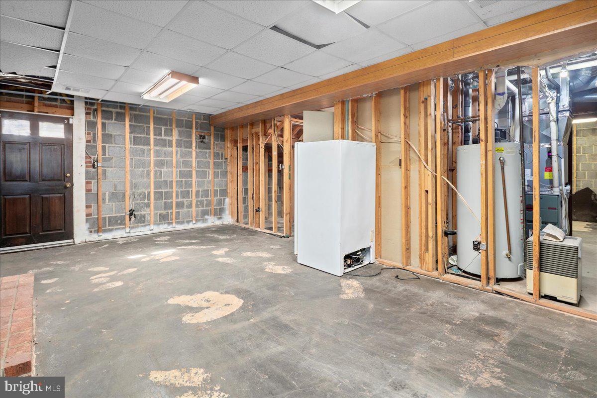 OVER LEE KNOLLS - Residential