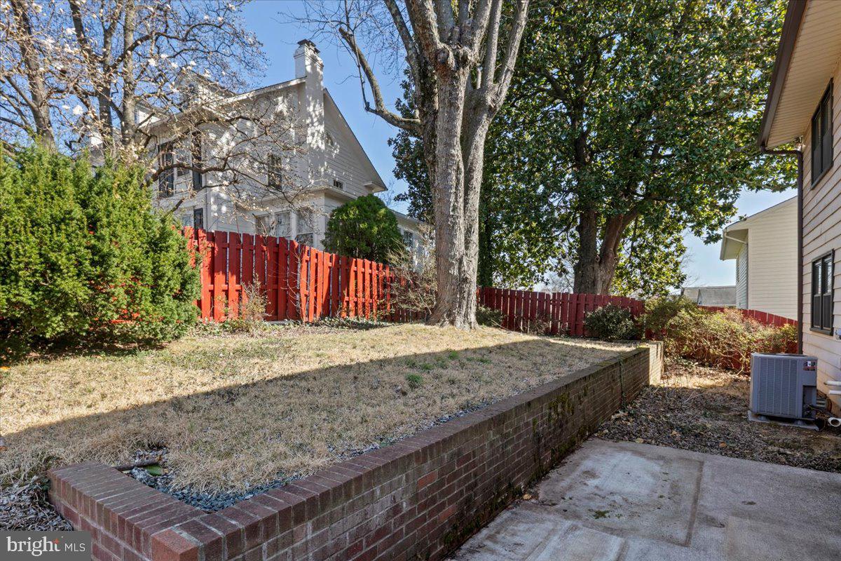 OVER LEE KNOLLS - Residential