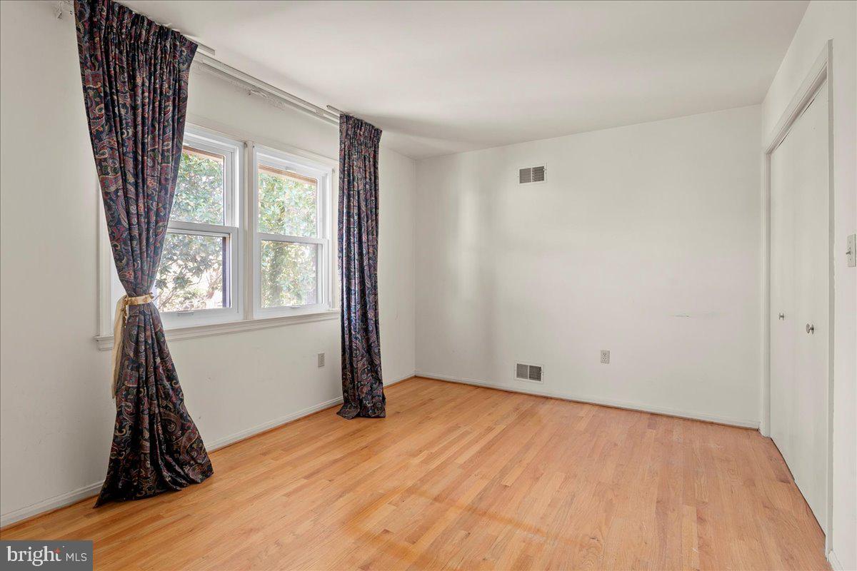 OVER LEE KNOLLS - Residential