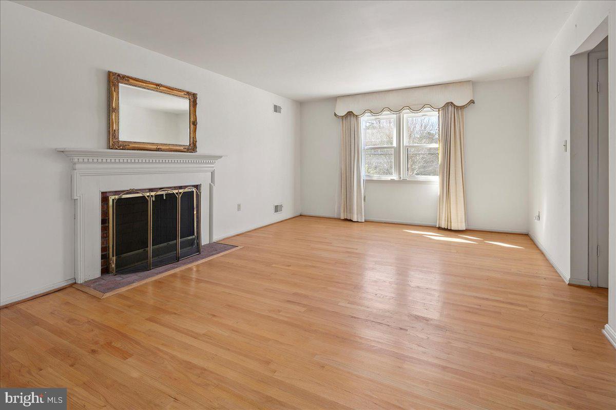 OVER LEE KNOLLS - Residential