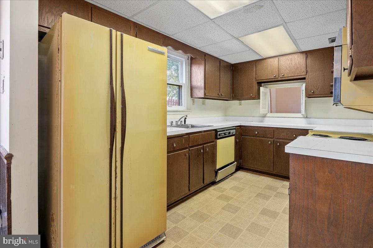 OVER LEE KNOLLS - Residential