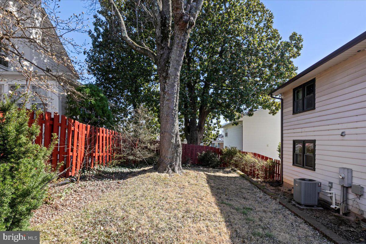 OVER LEE KNOLLS - Residential