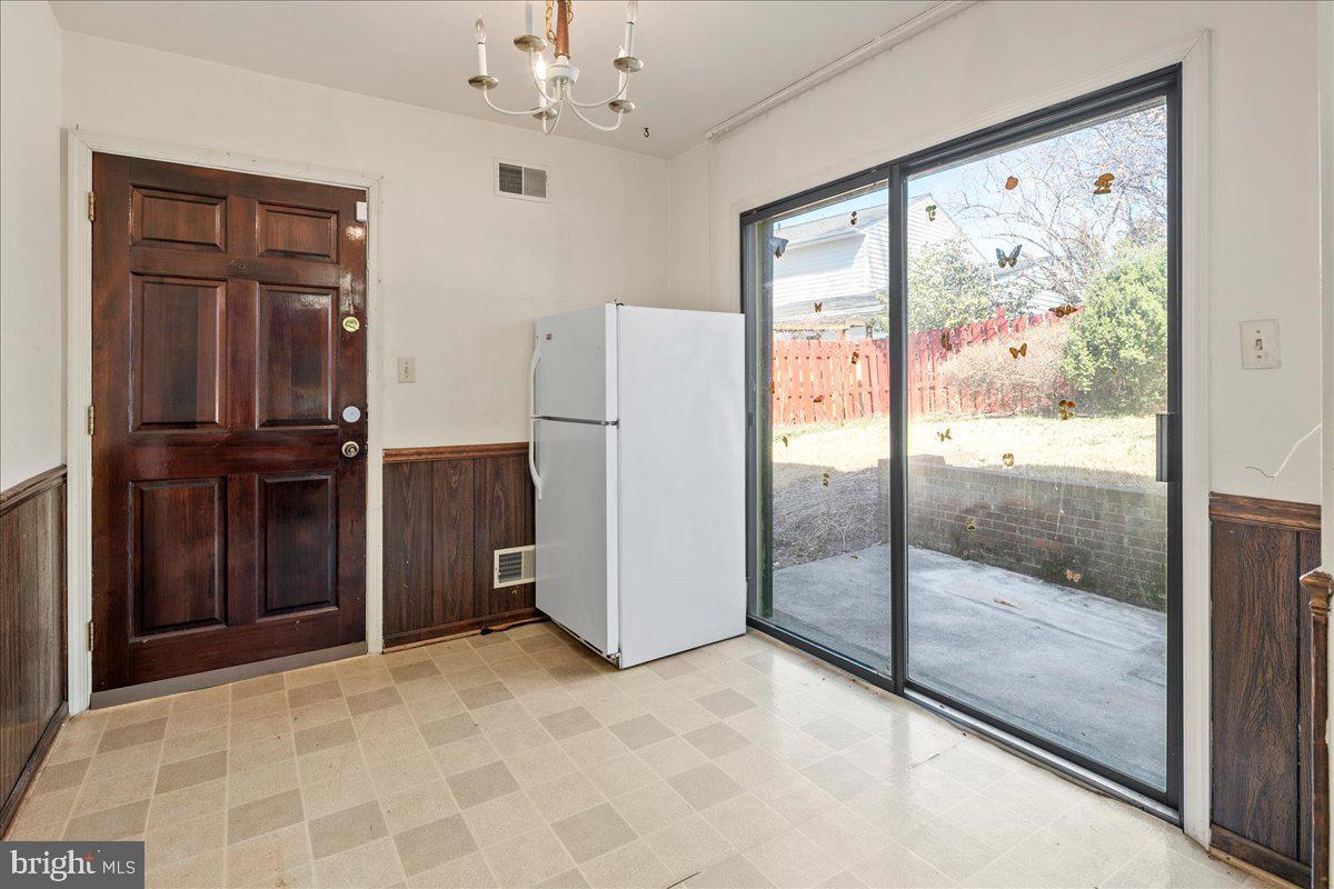 OVER LEE KNOLLS - Residential