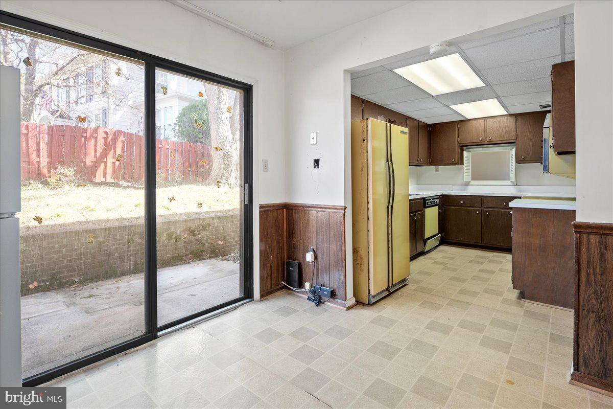 OVER LEE KNOLLS - Residential