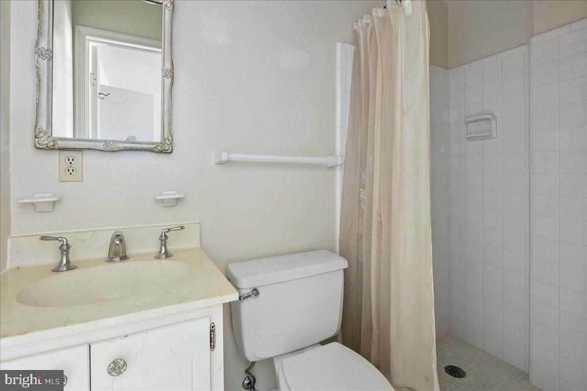 OVER LEE KNOLLS - Residential