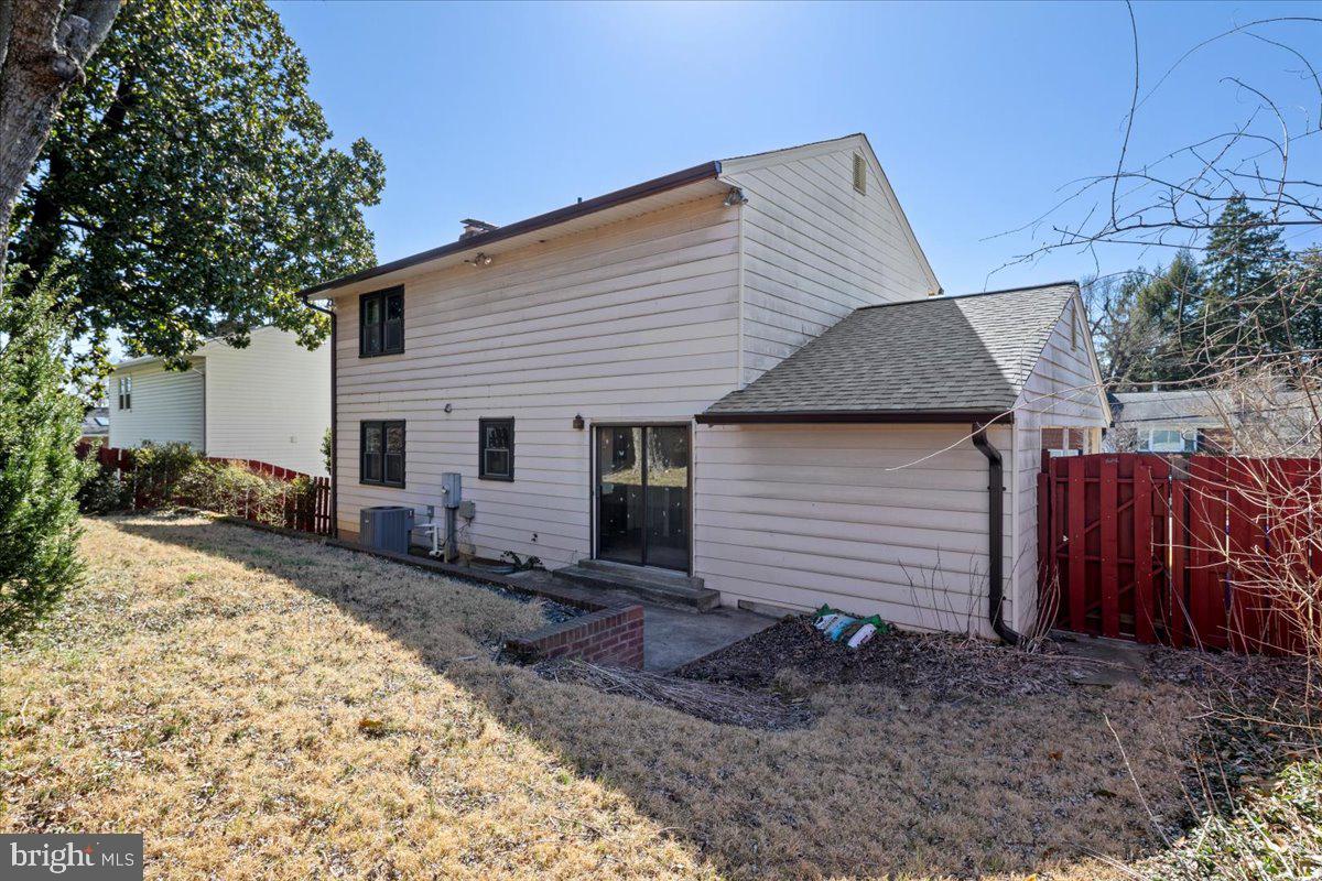 OVER LEE KNOLLS - Residential